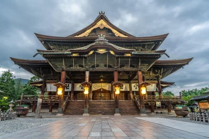 1-Day Ski Tour Package from Nagano Station - Six hours and 15 minutes on the snow