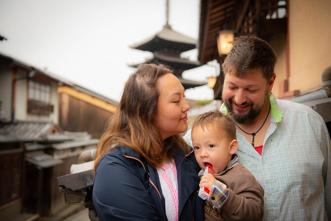 A Privately Guided Photoshoot in Beautiful Kyoto by a Pro - Posing help for couples, families, and solo portraits