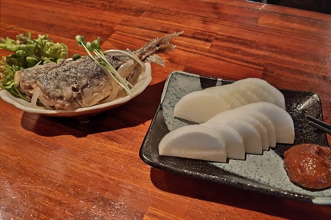 All-inclusive Hiroshima Nighttime Food and Cultural Immersion - What guides add to the experience