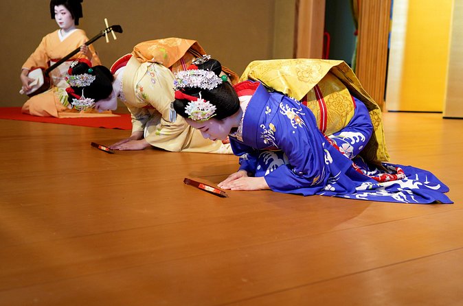 Authentic Maiko Experience&Kyoto Dinner (Free drink) at Noh Stage - The maiko enters with live shamisen music