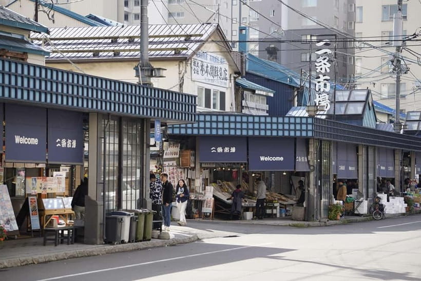 Authentic Sapporo: Nijo Market Seafood Lunch & History Tour - Hokkaido Jingu Tongu and local religious life
