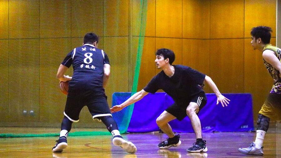 Basketball in Osaka with local players! - What happens during the session
