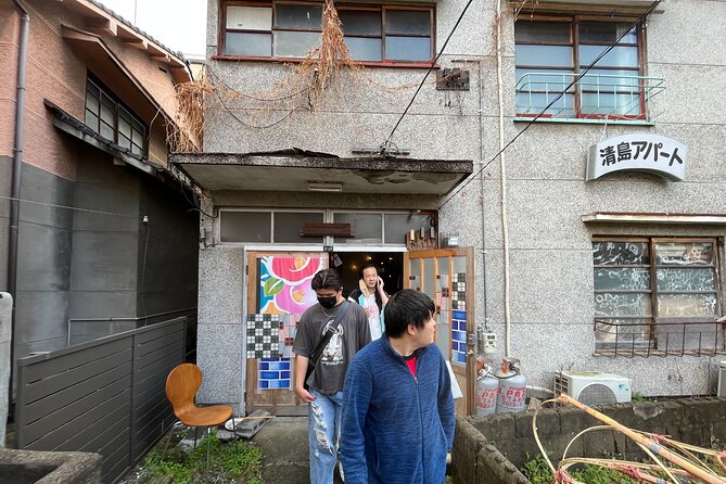 Become a local! A Walking Tour of Arts, Crafts&Onsen Culture - Pace, group size, and walking comfort