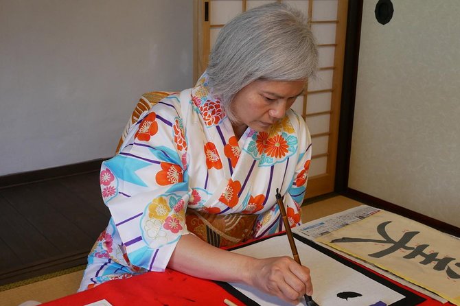Cultural Activities :Kimono, tea ceremony, Calligraphy and Amulet - Putting on the kimono before class begins