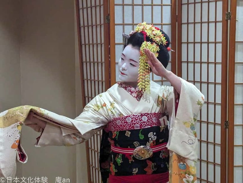 Dance and Game with Maiko - Two dances that tell small Japanese stories