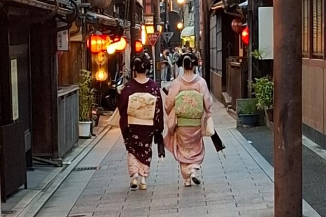 Discover Kyoto by Bike Full Day Tour - Nishi Honganji and the road toward the river