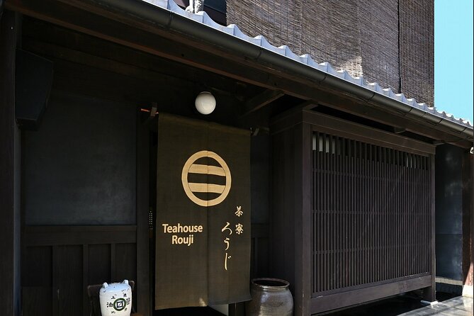 Experience a tea ceremony in an authentic tearoom, in Kyoto! - Making your own matcha