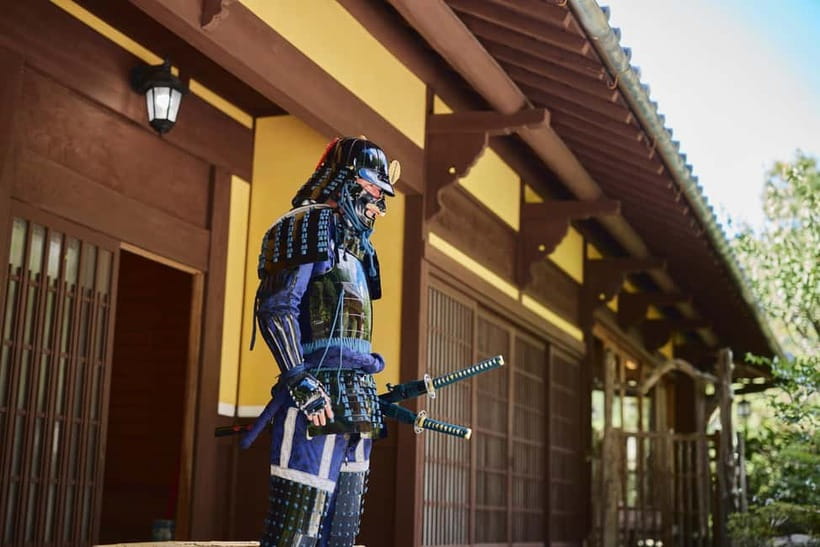 Experience Samurai and traditional Culture to the fullest - A three-hour samurai story near Osaka Castle