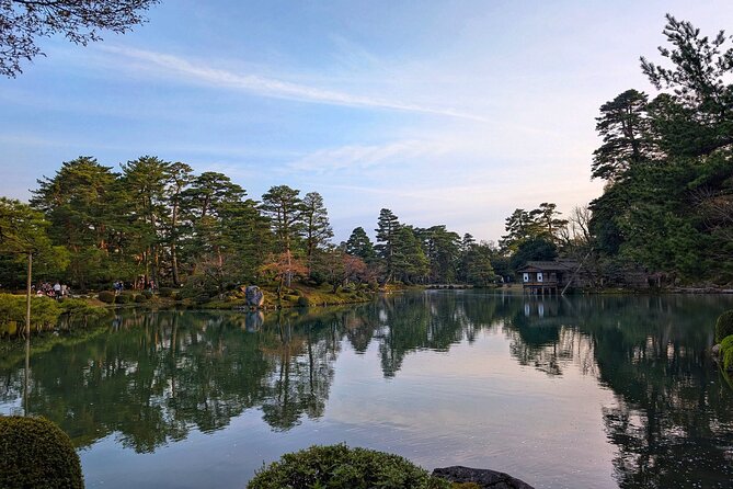 Explore Kanazawa Half Day Private Tour with Local Guide - Two hours inside Omicho Market