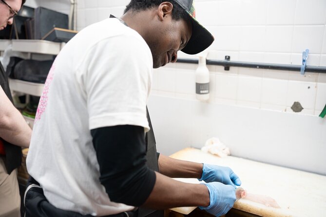 Fish Cutting workshop in Kyoto Japan - The first lesson: handling fish safely