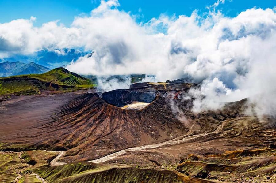 From Fukuoka: Mount Aso, Kurokawa Onsen, and Shrine Tour - The 8:00 a.m. start at Hakata Station