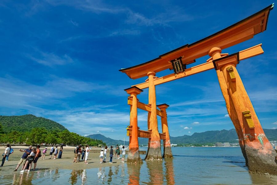 From Hiroshima: Miyajima Island Day Trip with Ropeway Ride - Senjokaku Pavilion gives you a quiet first look