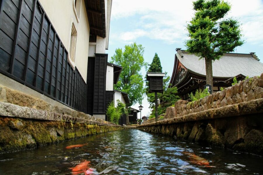 From Kanazawa: Shirakawago, Hida-Furukawa and Takayama Visit - Leaving Kanazawa in a private vehicle