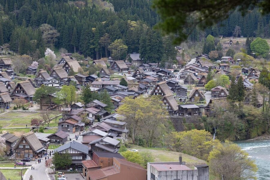 From Kanazawa/Toyama: Shirakawago and Takayama Day Tour - Shirakawa-go: thatched roofs and mountain views