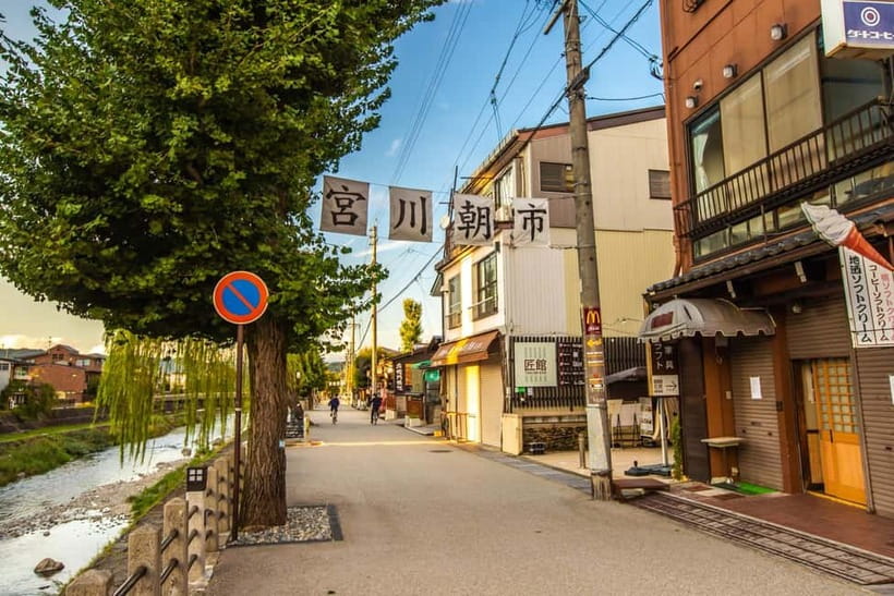 From Nagoya: Hida Takayama & Shirakawa-go Tour w/Opt. Lunch - The long ride into Gifu’s mountain country