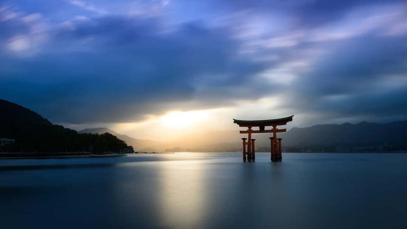 From Osaka: Hiroshima and Miyajima Day Trip by Bullet Train - One hundred minutes to eat and explore