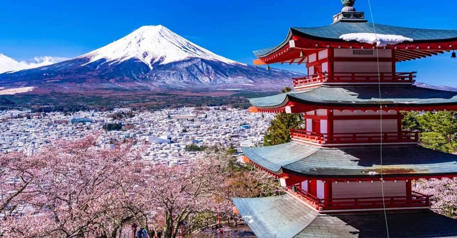 From Tokyo: Fuji Mountain Area - FujiQ - Lake Kawaguchiko - Chureito Pagoda - Key things to know before you go