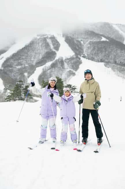 From Tokyo: Fujiyama Snow Resort Yeti Winter Ski Day Tour - Five hours beneath Mt. Fuji
