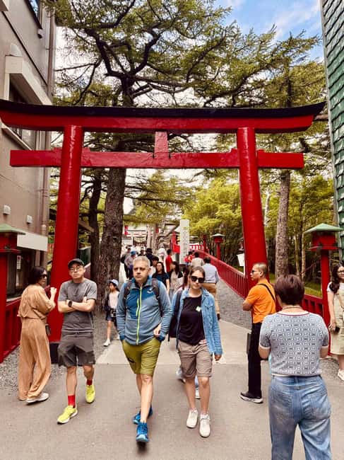 From Tokyo: Full-Day Mount Fuji Tour in English or Spanish - Arakura Sengen Shrine and the Chureito Pagoda climb