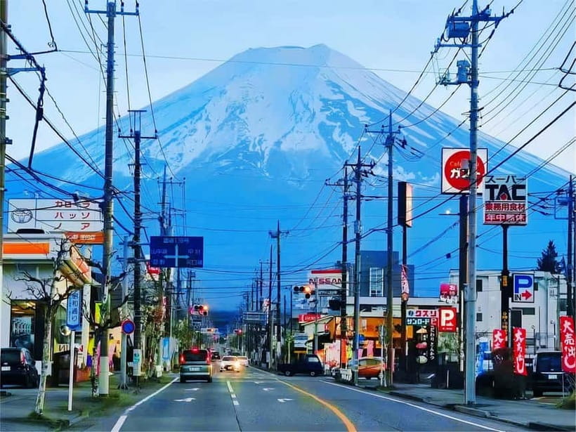 From Tokyo: Mt Fuji, Arakurayama and Kawaguchi Lake Day Trip - How the guide can change the day