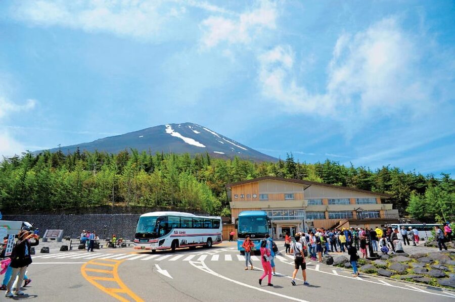From Tokyo: Mt.Fuji, Lake Kawaguchi, Oshino Hakkai Day Tour - A short matcha lesson beside Lake Kawaguchi