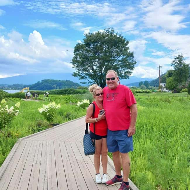 From Tokyo: Mt Fuji Private Day Tour In Luxury Land Cruiser - Arakurayama Sengen Park and Chureito Pagoda