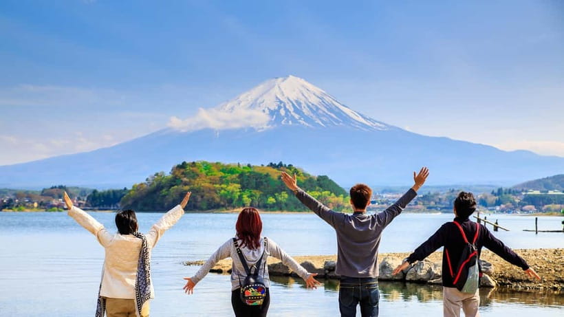 From Tokyo: Must-Visit Mount Fuji Highlight Full-Day Tour - Oshino Hakkai’s clear spring ponds