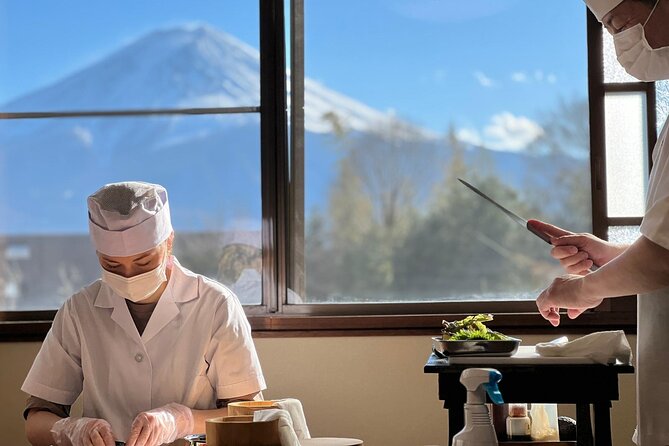 Fujisan Sushi Making Lesson - Learning nigiri sushi from a professional chef
