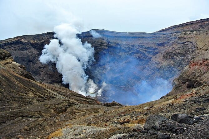 Fukuoka: Mount Aso Volcano, Kumamoto Castle, Grasslands Day Tour - Kumamoto Castle gives the day a strong opening