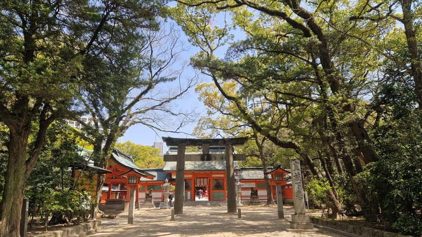 Fukuoka’s Sacred Path: Temples, History & Culture - Tōchōji’s giant Buddha and underground passage
