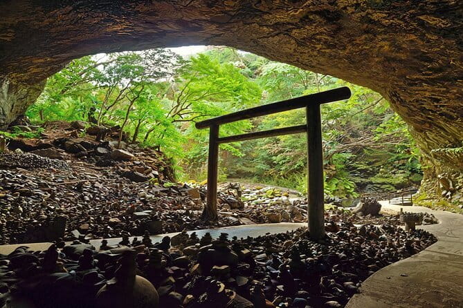 Fukuoka Takachiho Gorge, Amano Iwato and Scenic Train Tour - Walking through Takachiho Gorge and Manai Falls
