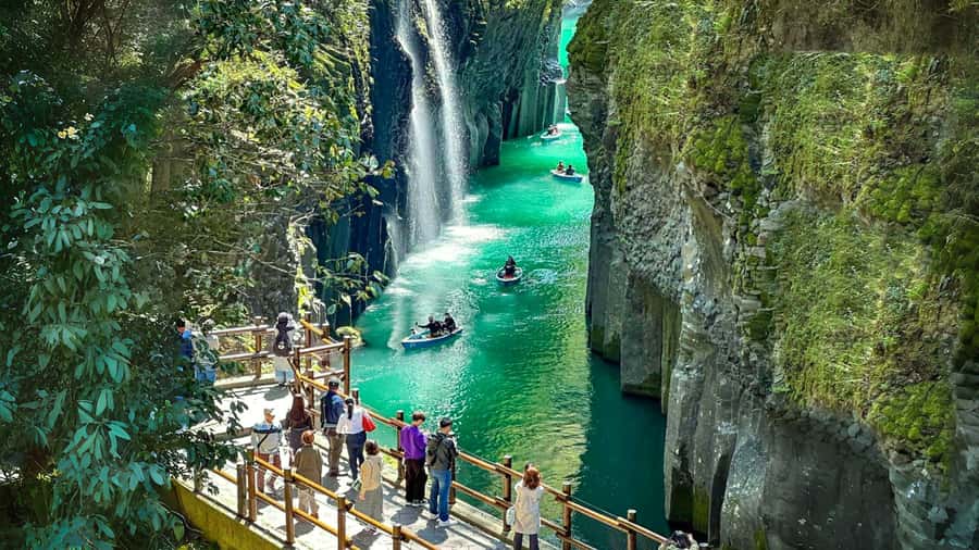 Fukuoka: Takachiho Gorge & Scenic Railway One Day Tour - Why Takachiho Gorge is worth the long ride from Fukuoka