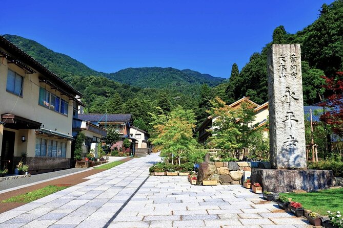 Full Day Tour Eiheiji Buddhist Temple and Fukui City Castle Town - Meeting at Kanazawa Station
