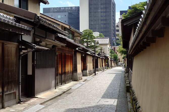 Full-Day Tour from Kanazawa: Samurai, Matcha, Gardens and Geisha - Kanazawa Castle and the road to Kenrokuen