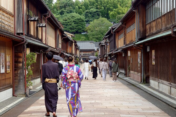 Full-Day Tour from Kanazawa: Samurai, Matcha, Gardens and Geisha - Higashi Chaya and the world of geisha entertainment