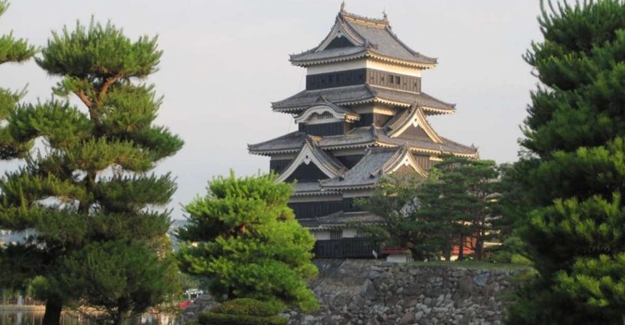 Full-Day Tour: Matsumoto Castle & Kamikochi Alpine Valley - Nawate-Dori and Matsumoto’s frog town