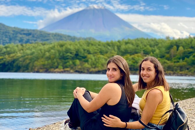 Full Day Tour to Mount Fuji in Spanish - Shiraito Falls and the volcanic beginnings