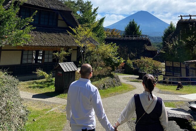 Full Day Tour to Mount Fuji in Spanish - Kitaguchi Hongu Fuji Sengen Jinja and Fuji climbing traditions