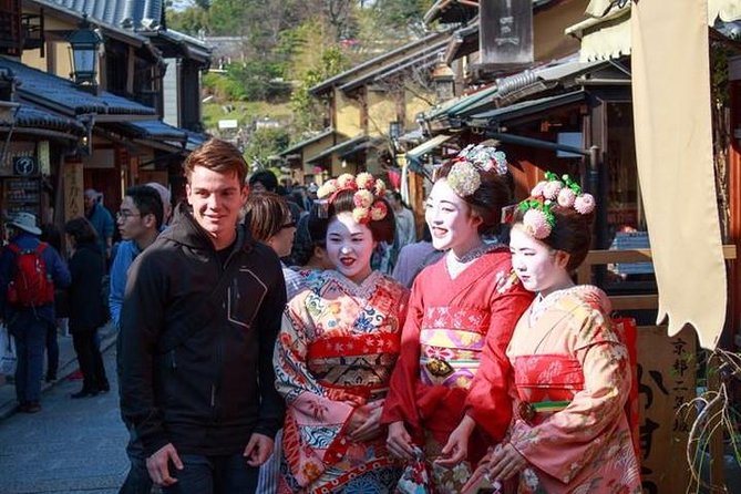 Gion and Fushimi Inari Shrine Kyoto Highlights with Government-Licensed Guide - Gion reveals more on foot