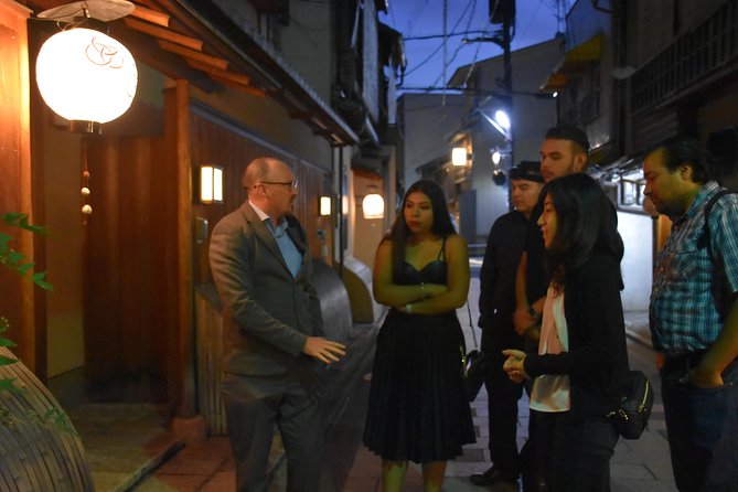 Gion Night Walking Tour - A genuinely small group, with guides who shape the evening