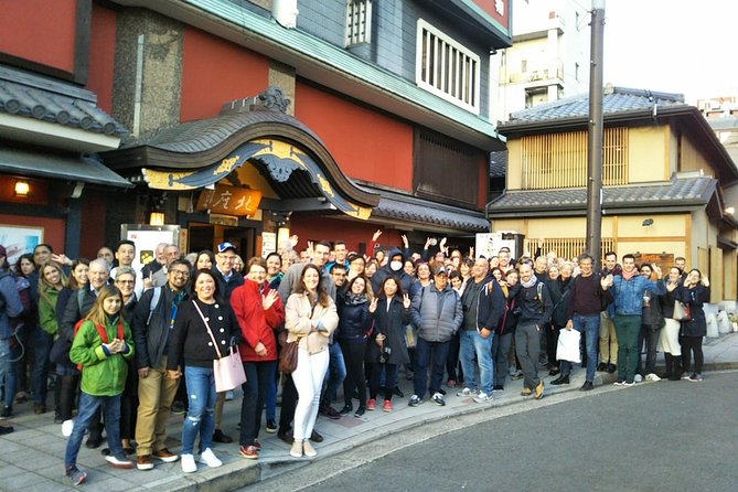 Gion Walking Tour by Night - Meeting point, timing, and practical details