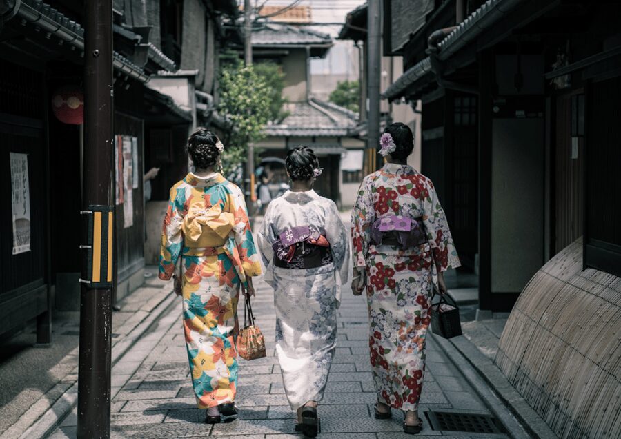 Gion Walking Tour, Geisha Show and Japanese Game in Kyoto - One hour through Gion’s streets and side lanes