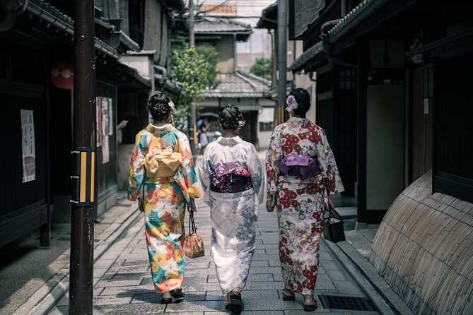 Guided Gion Tour: Explore Kyoto’s Historic Geisha District - A breather in Maruyama Park