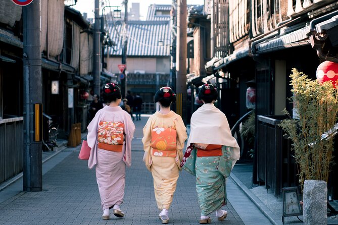 Guided Gion Tour: Explore Kyoto’s Historic Geisha District - Hanamikoji Street and traditional Kyoto fronts