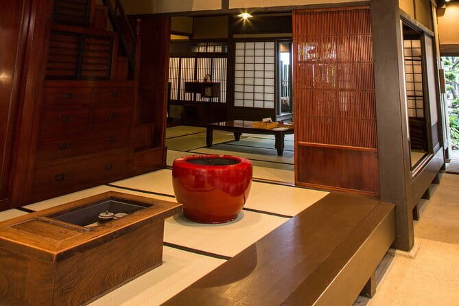 Hakata Old Town Walking Tour Tracing the True History of Fukuoka - A thoughtful tea break at Mitsuyasu Seikaen