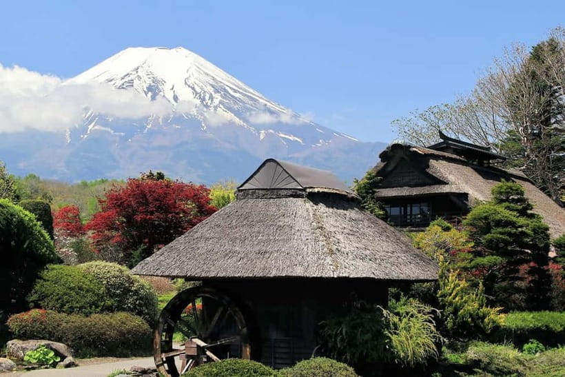 Halfway Up Mt,Fuji, Oshino Hakkai, Kawaguchiko from Tokyo - Oshino Hakkai: eight ponds and a busy souvenir area