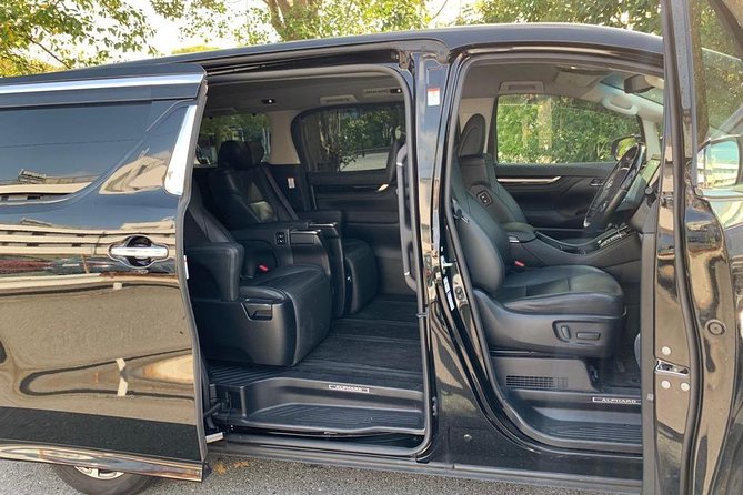 Haneda Airport (HND) Private Transfer to Central Tokyo - Finding the driver at Haneda Airport