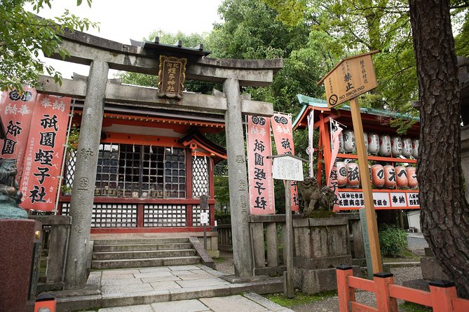 Highlights & Hidden Gems With Locals: Best of Kyoto Private Tour - Yasaka Shrine and the first layer of Kyoto faith