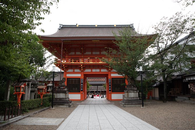 Highlights & Hidden Gems With Locals: Best of Kyoto Private Tour - Gion, where atmosphere needs explanation