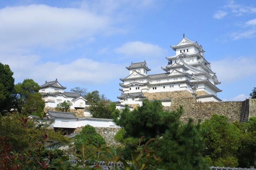 Himeji: Express Guided Tour of Himeji Castle in 90 Minutes - Inside the six-story castle tower